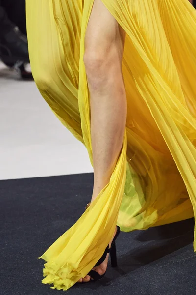 Look 100
